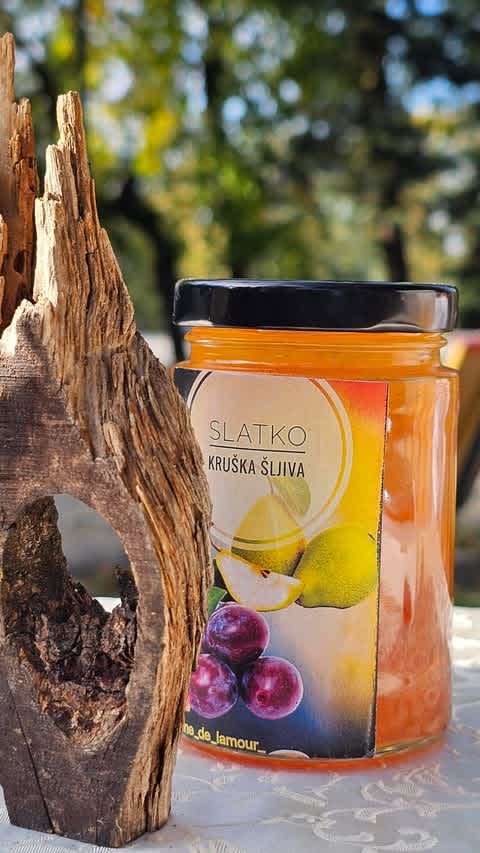 Slatko - kruška i šljiva sa cejlonskim cimetom