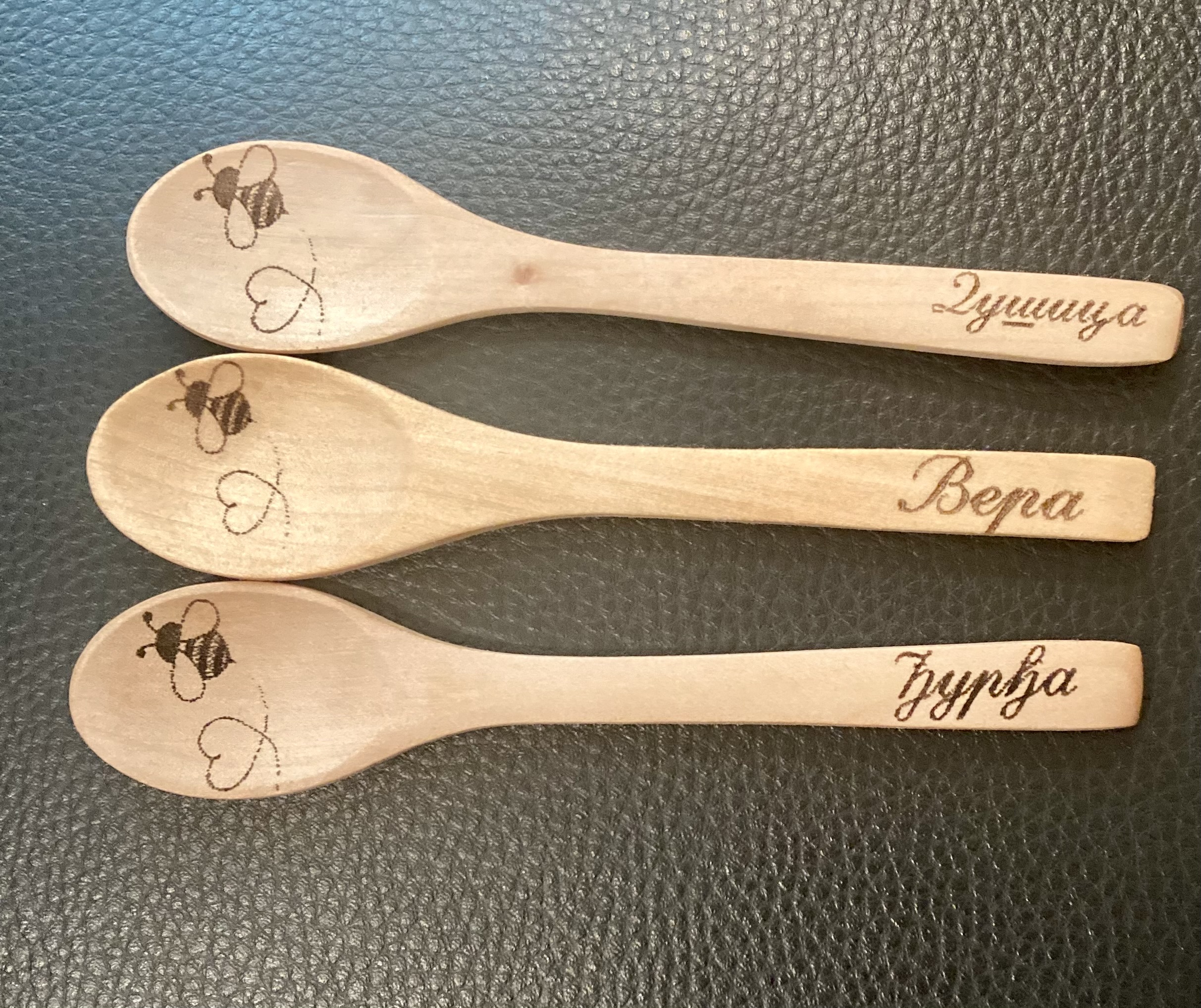 Drvene kašičice za med personalizovane